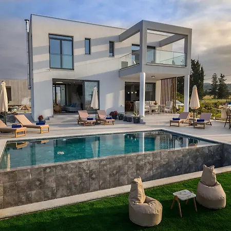 Villa 360ᵒ View Polis